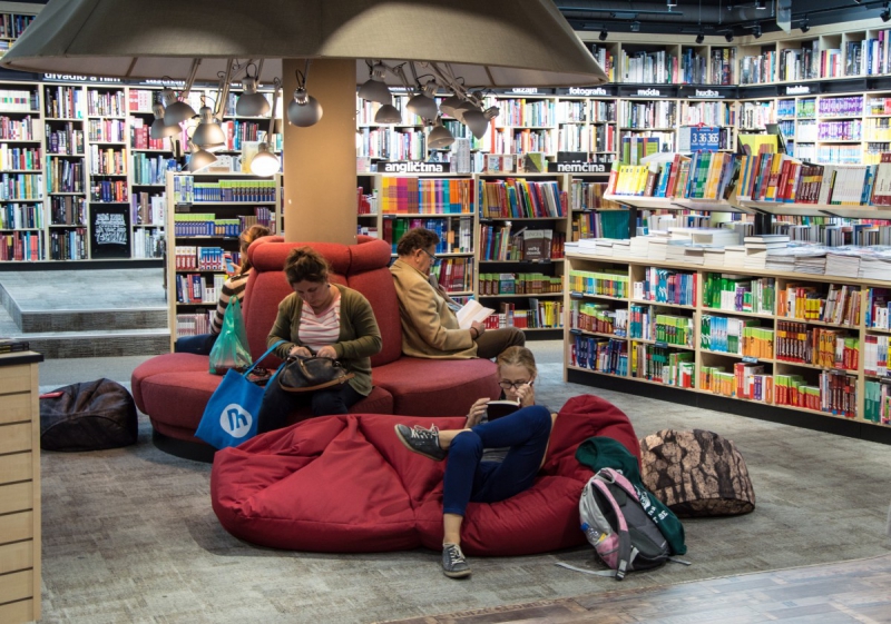 vente-RAMATUELLE-min_books_bookstore_book_reader_readers_reading_shop_sale_books-849006