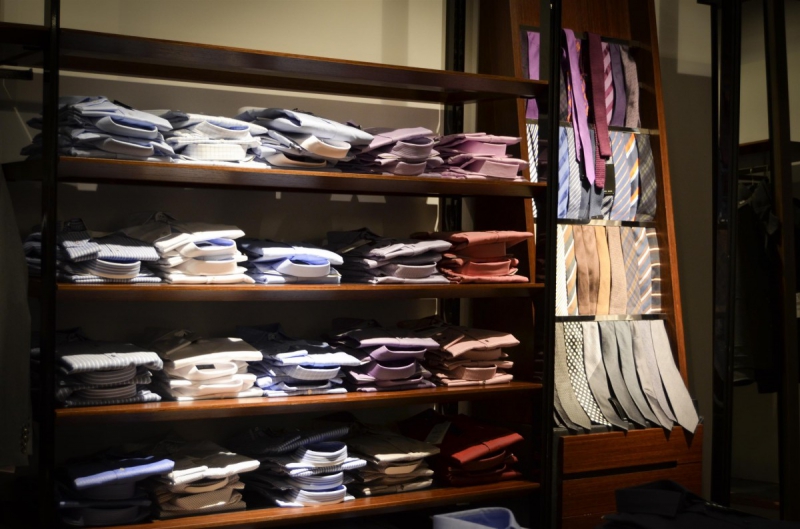 vente-RAMATUELLE-min_shirts_exhibition_shop_shopping_shelf_buy_business_clothing-940715